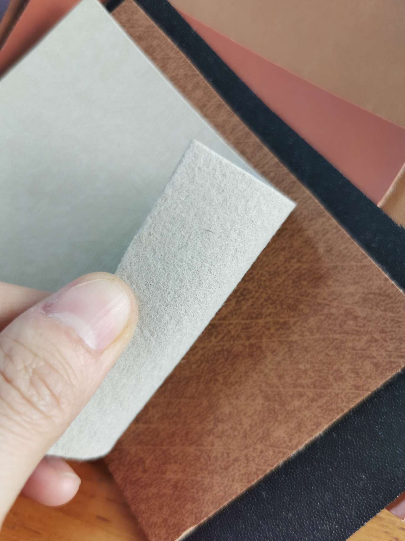 Space leather beige two-tone embossed trademark leather Specification image
