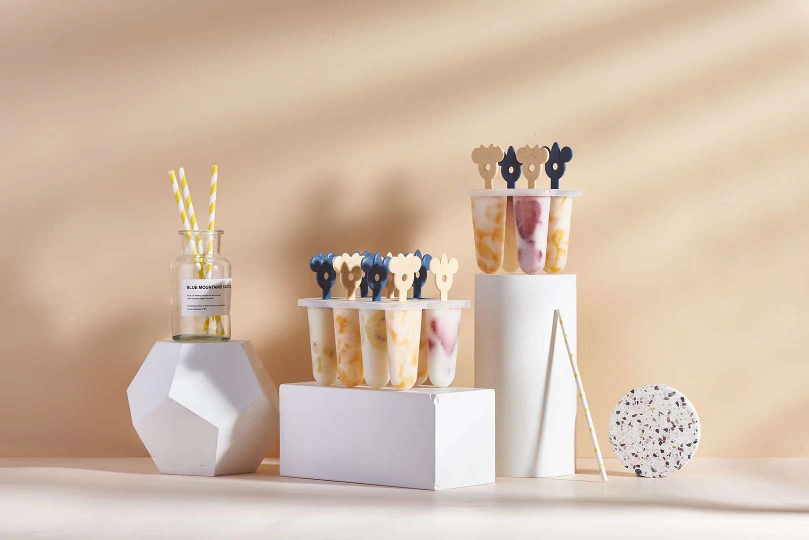 俏皮的🐱，撞色的设计，更加生动的呈现了制作冰模的乐趣✨✨简单产品图