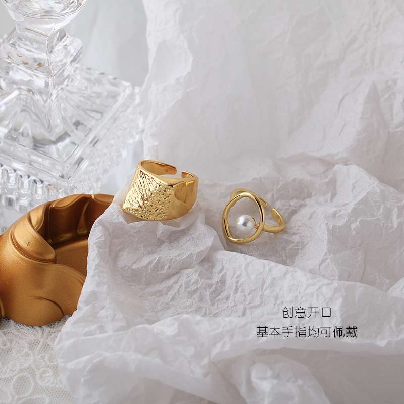 A niche design with a high-end feel, this ring is fashionable and individual for women. It features a simple and trendy style on Instagram, a pearl design, and is a retro index finger for Internet celebrities Application Scenario