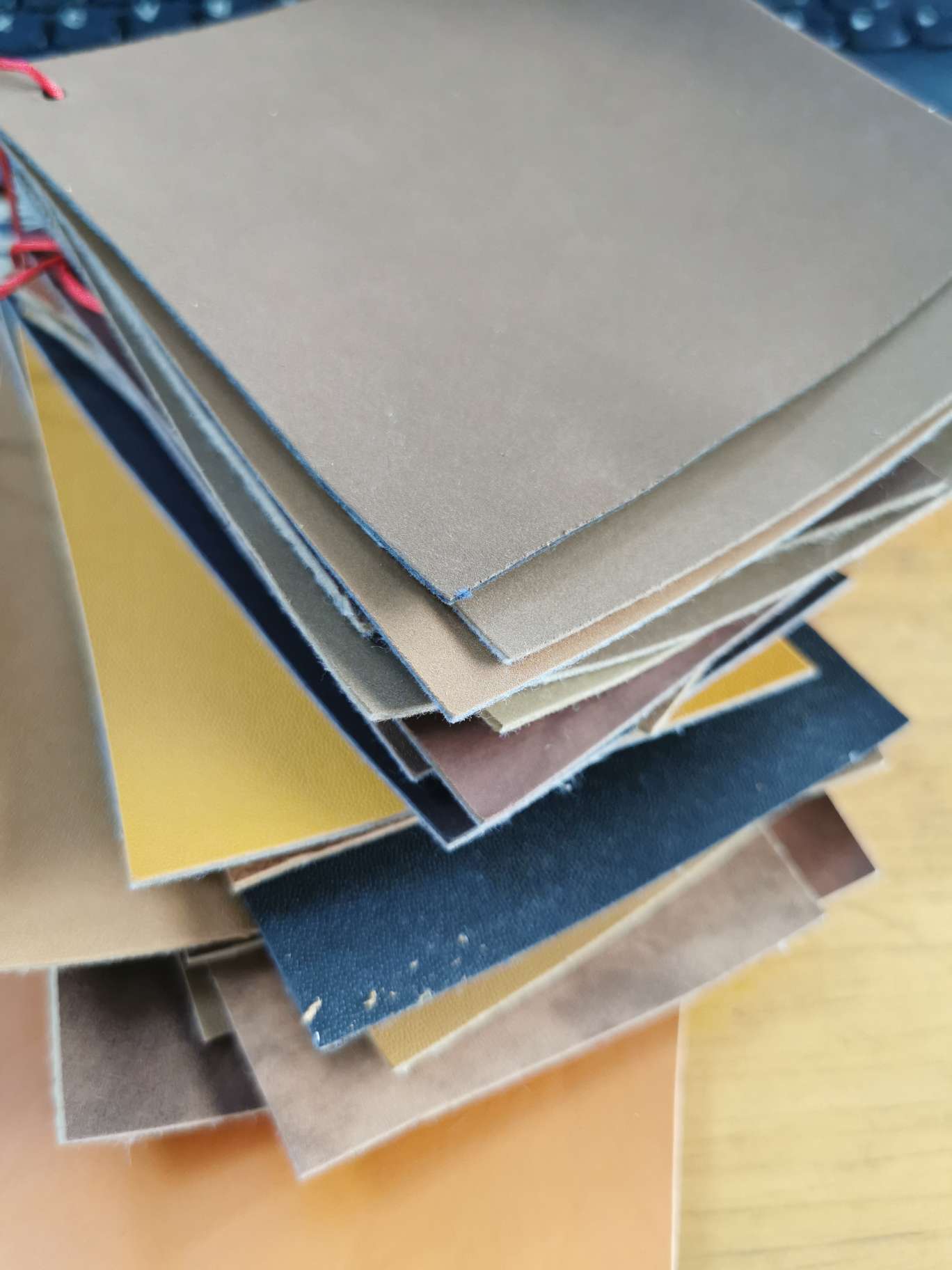 Space leather matte pressing transformation, light brown khaki detail image 2