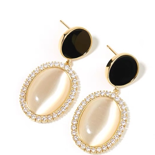 Plate cat eye egg earrings