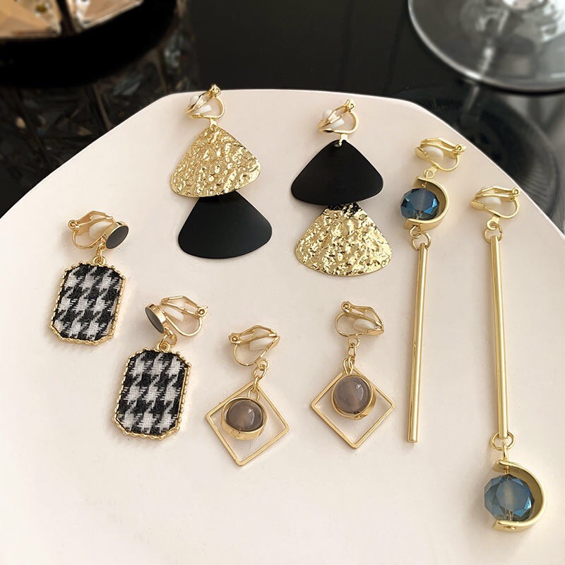 Stud earrings H31 full figure