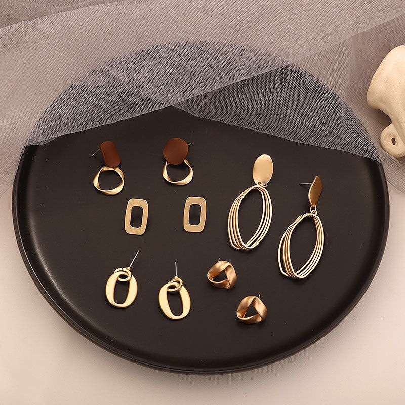 Stud earrings H18