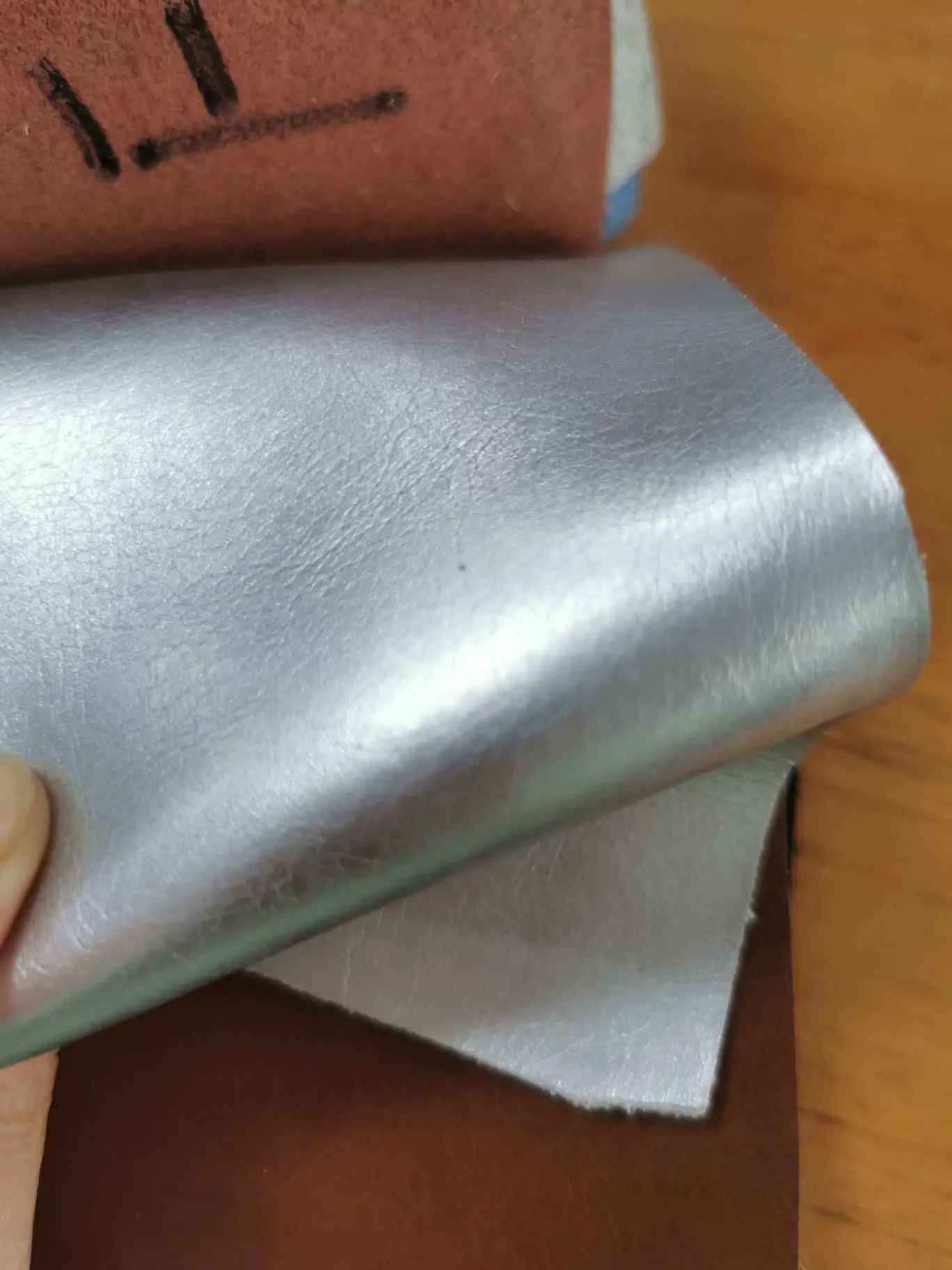 Two-layer cowhide, silver film detail image 3