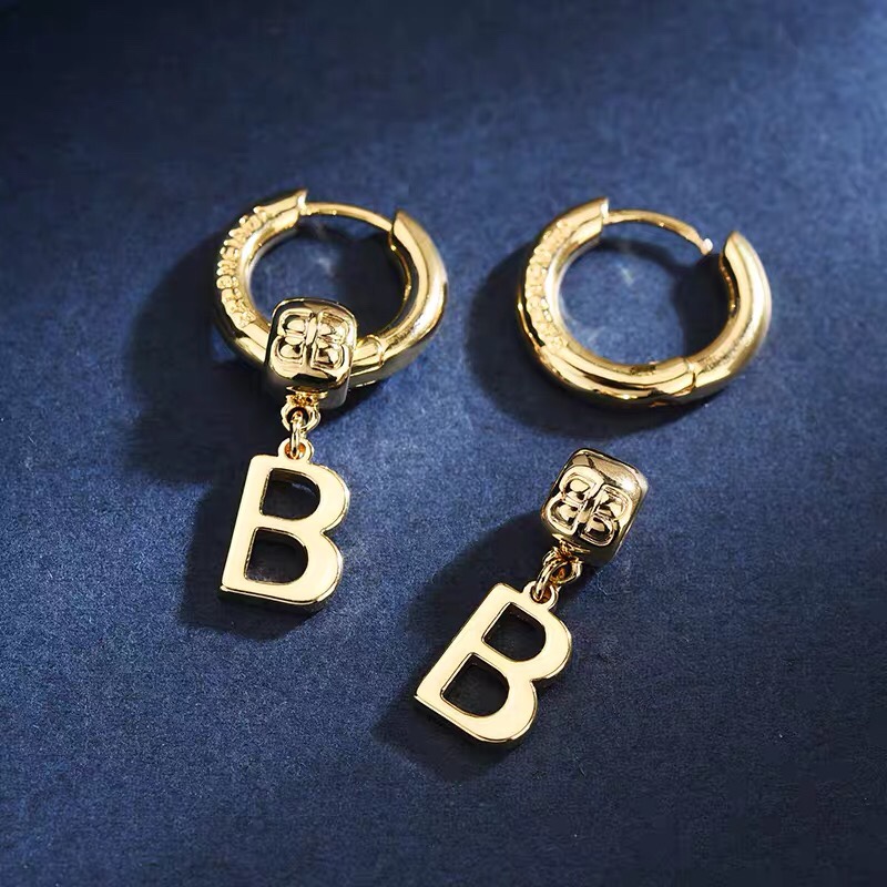 Elegant design, luxurious atmosphere class B-shaped earrings