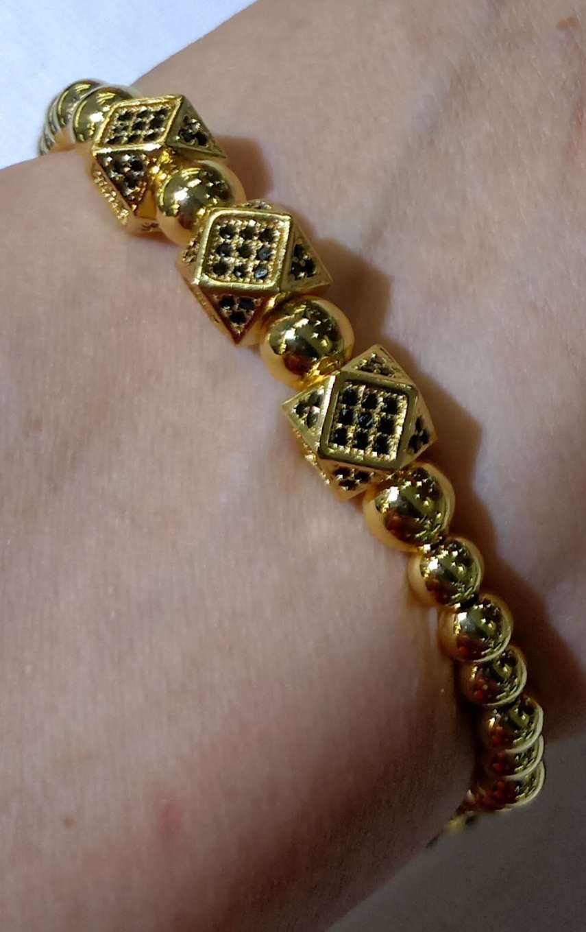 Gossip and personality bracelet details Picture