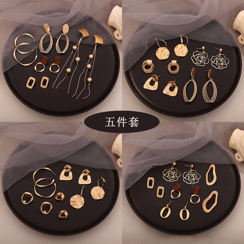 Stud earrings H19
