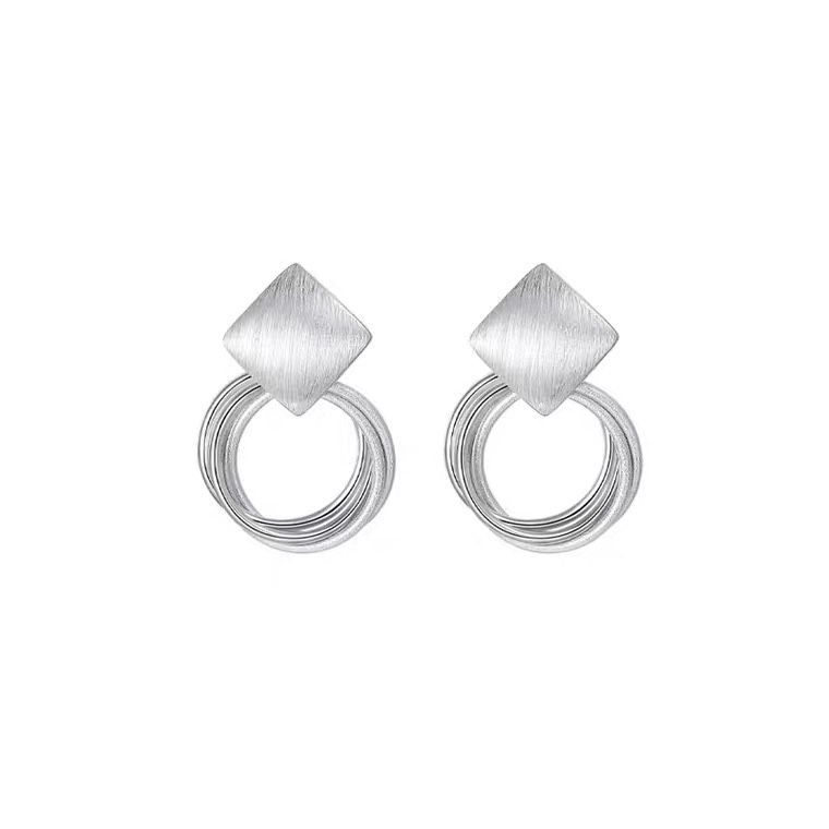 The spiral-shaped brushed stud earrings are hung in a circle