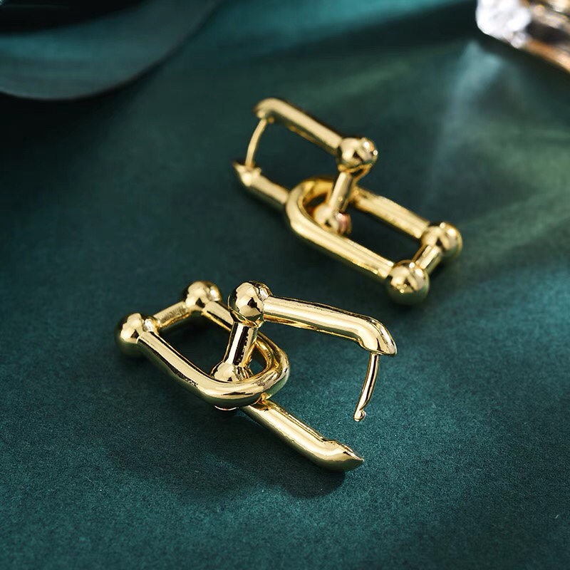Simple temperament high-grade design new fashion temperament earrings