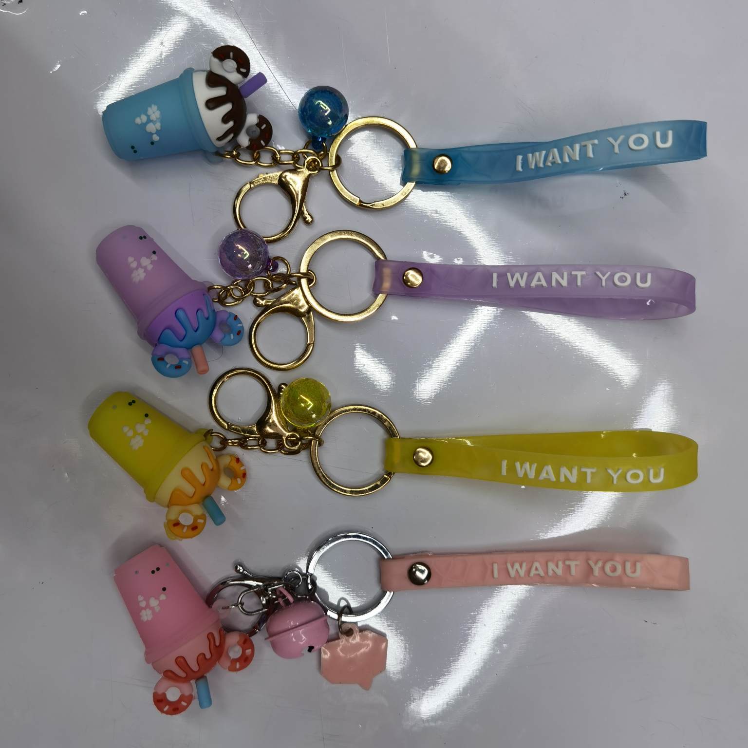 创新时尚新品个性甜甜圈钥匙扣挂件配饰汽车钥匙扣挂饰厂家