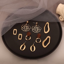 Stud earrings H16