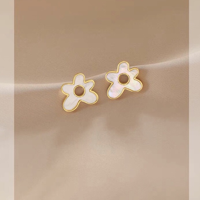 Delicate, sweet and lovely shell flower, western girl earrings