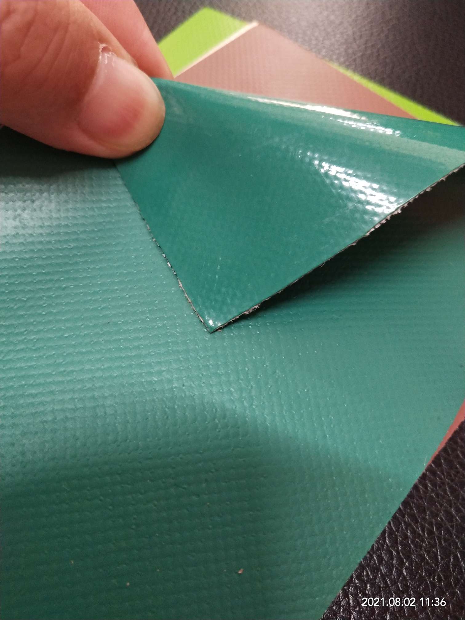 优质光面深绿色PVC夹网布  箱包布  各种体操垫  各种箱包袋专用面料详情图5