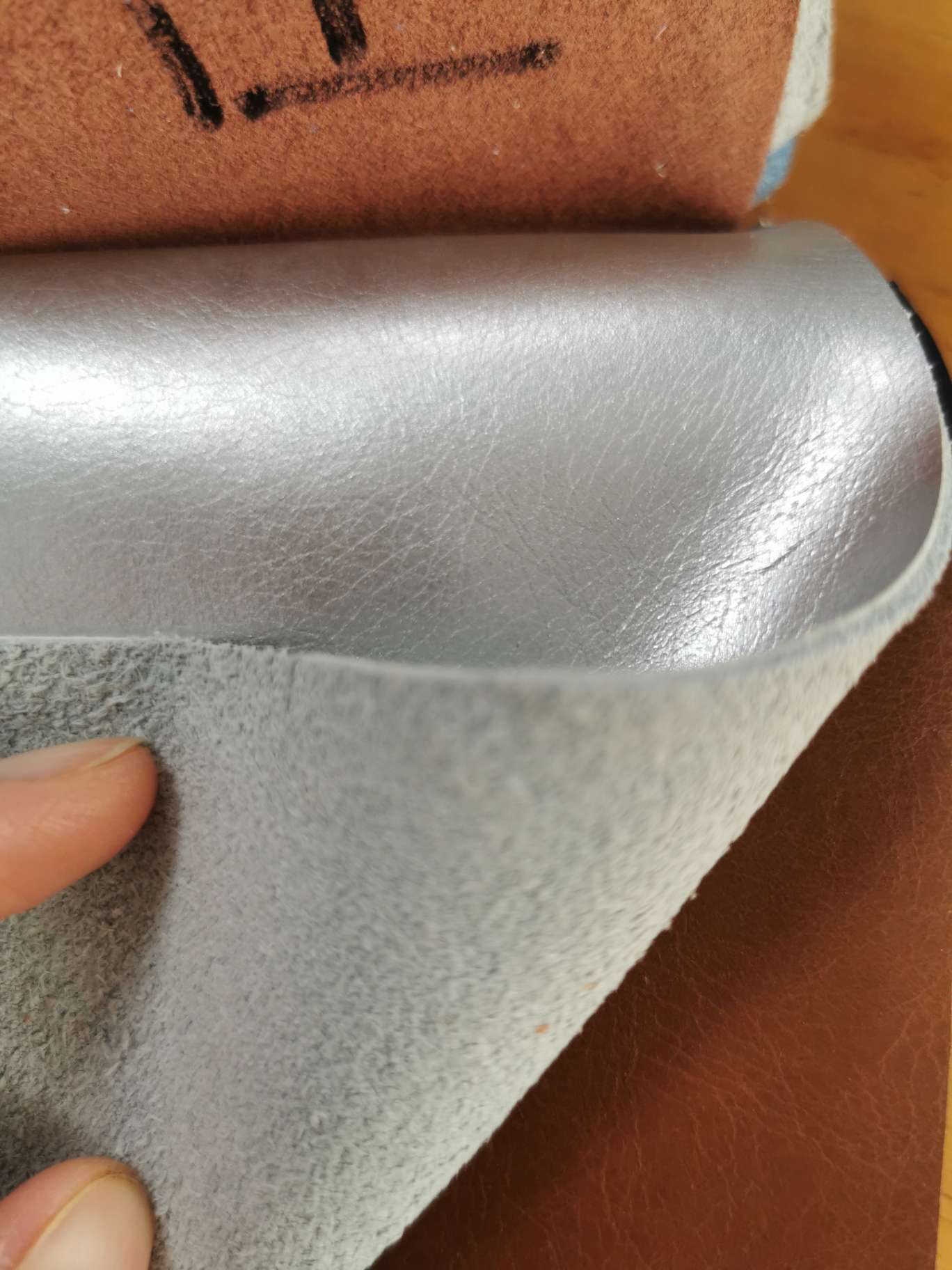 Two-layer cowhide, silver film detail image 5