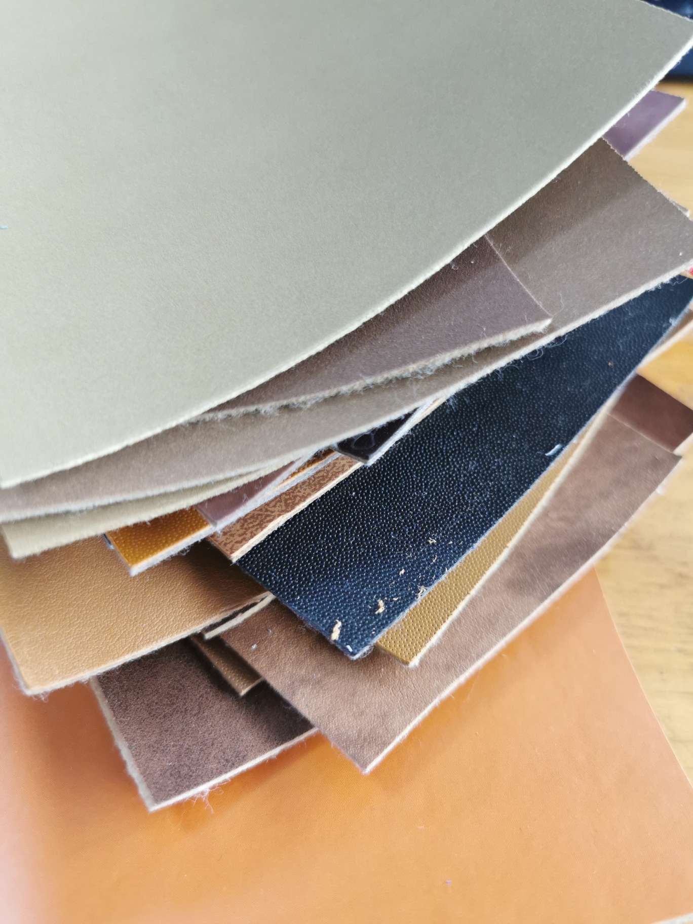 Space leather matte pressing transformation, light brown khaki Item Picture