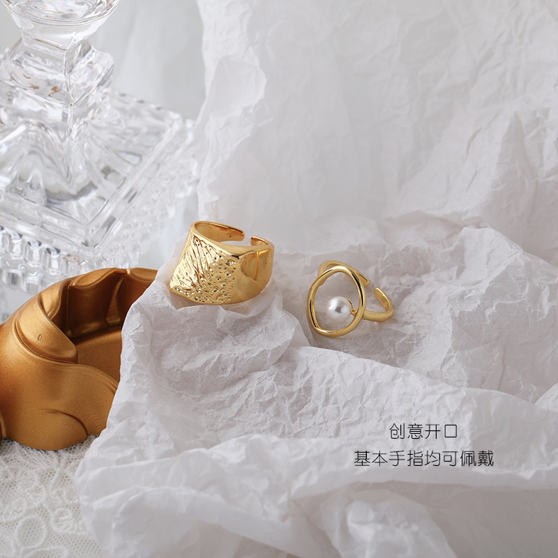 A niche design with a high-end feel, this ring is fashionable and individual for women. It features a simple and trendy style on Instagram, a pearl design, and is a retro index finger for Internet celebrities