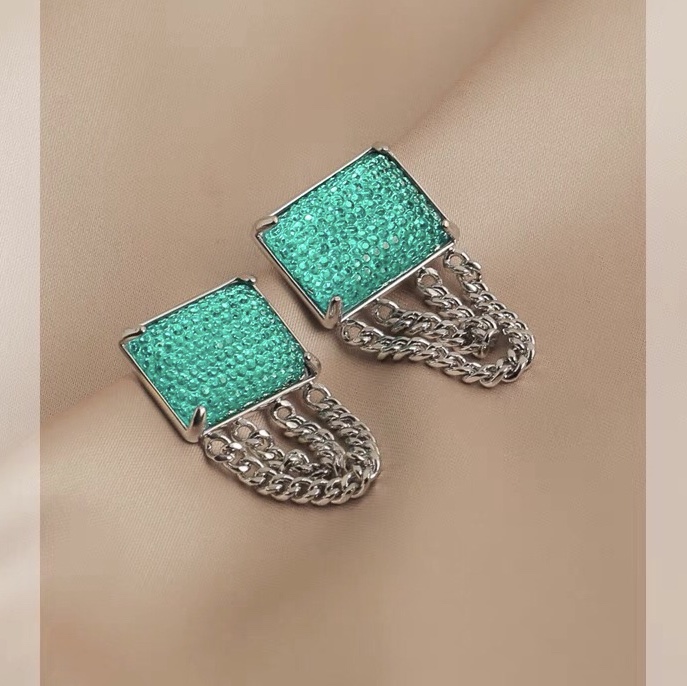 European, American and Korean fashion brands exquisite resin tassel earrings