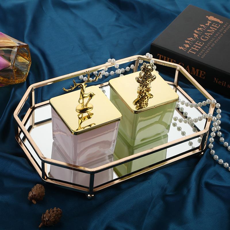 A square candle cup with a lid