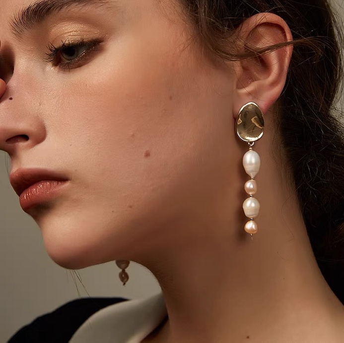 Concave drop pearl earrings