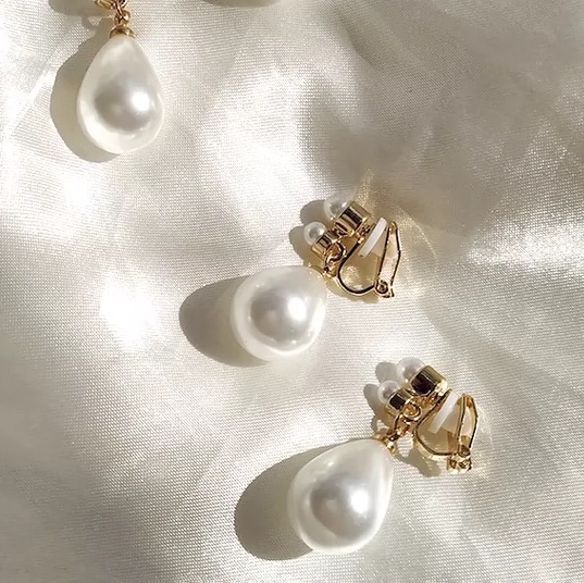 Teardrop ear needle clip