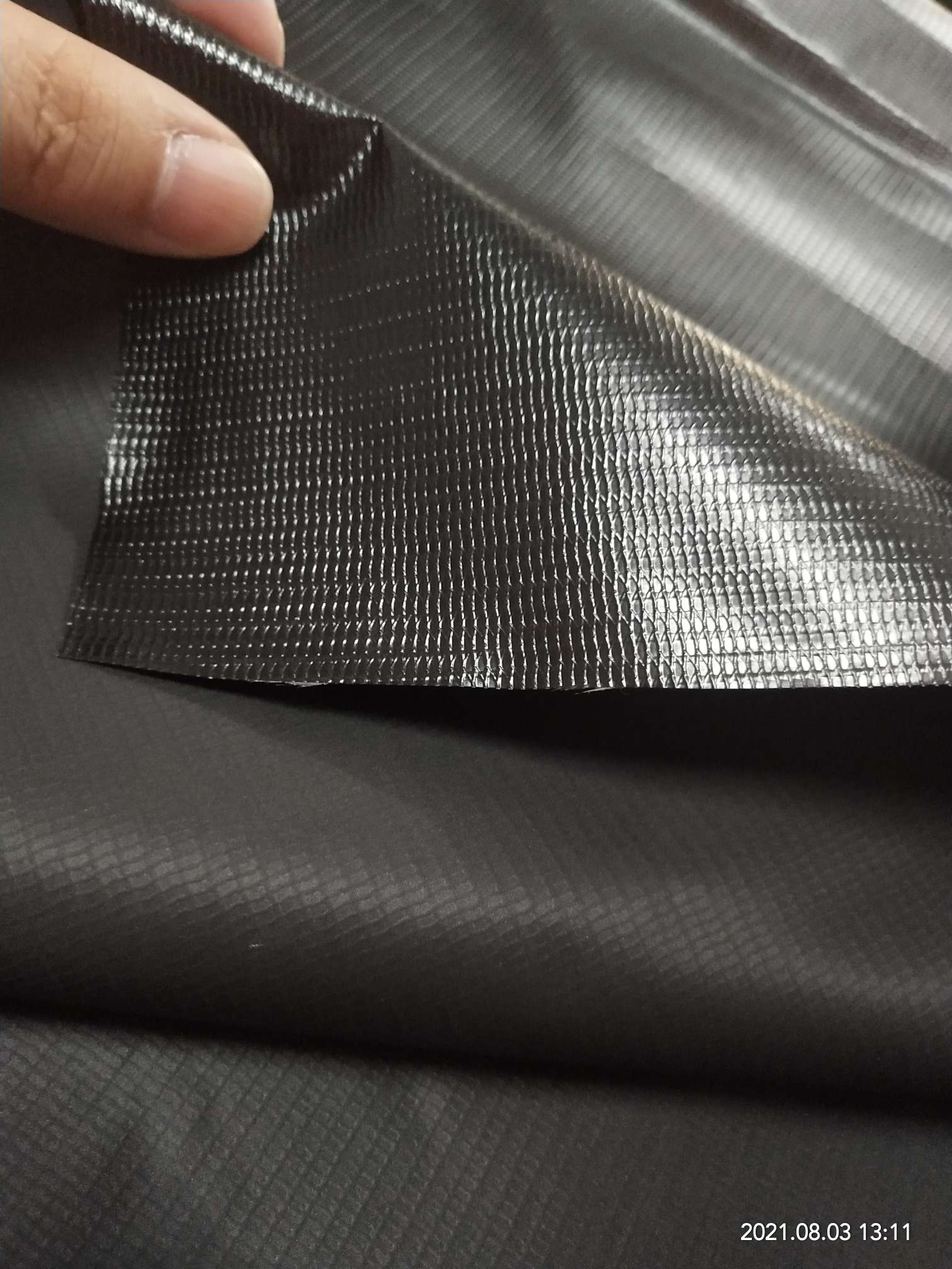 优质亚光黑色PVC夹网布  箱包布  各种机器罩家具罩  箱包袋专用面料详情图4