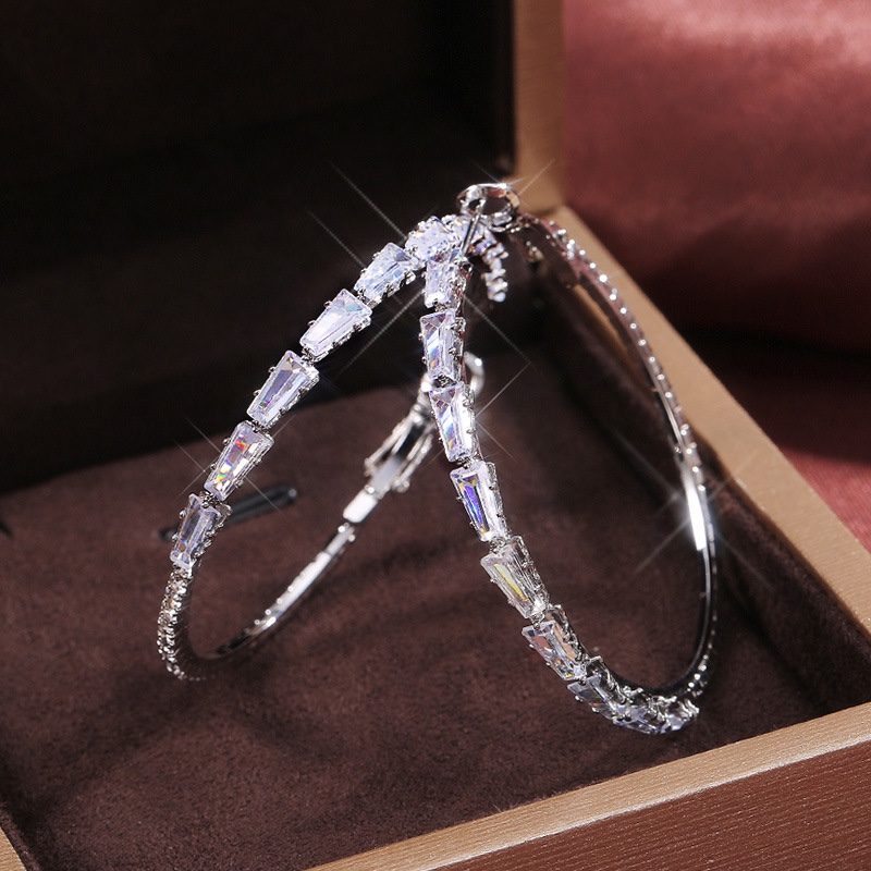 T-square zircon earring, beautiful.