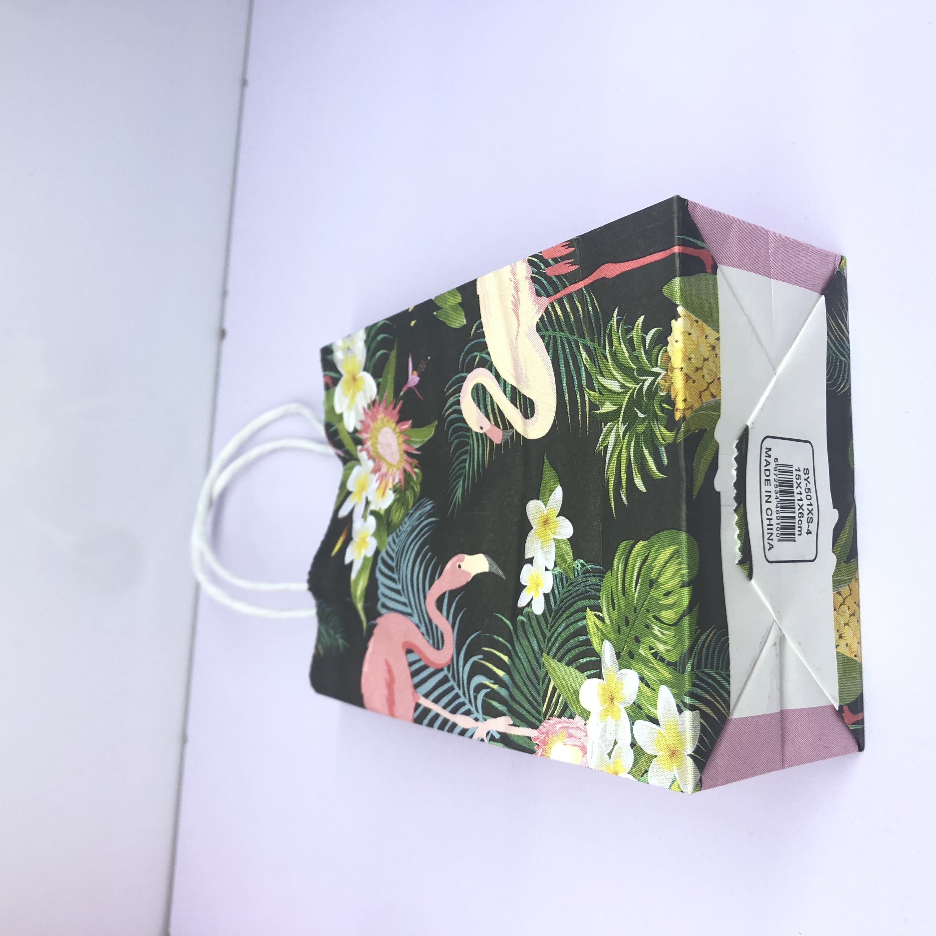 Qiqi Gift Bag Wrapping Paper Packaging Container Paper Bag Gift Bag Kraft Paper Cartoon Flamingos Gift Bag Paper Products Bag 1115 Application Scenario