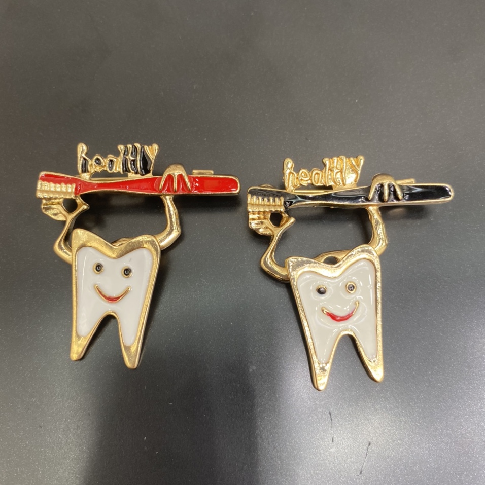 Factory direct sales of cross-border brooches, teeth, toothbrushes and corsages wholesale