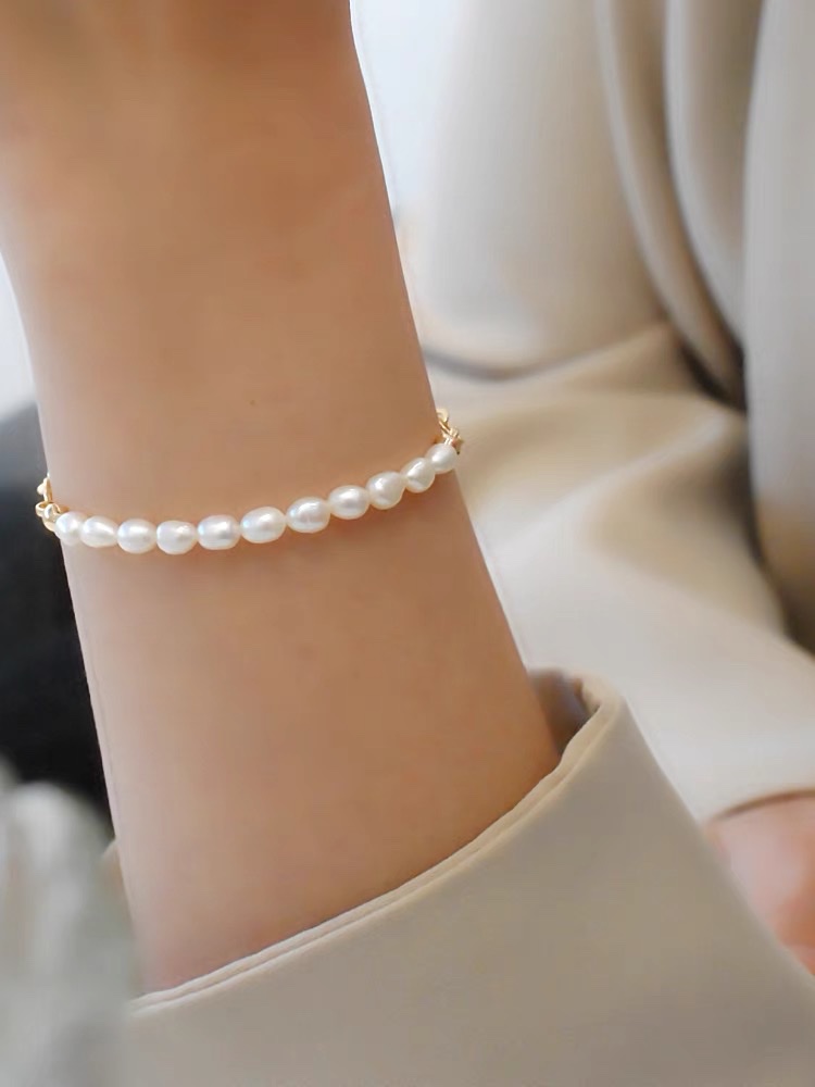 Pearl bracelet for women, high-end, niche retro chain magnetic clasp, new Jieya steel decoration Application Scenario
