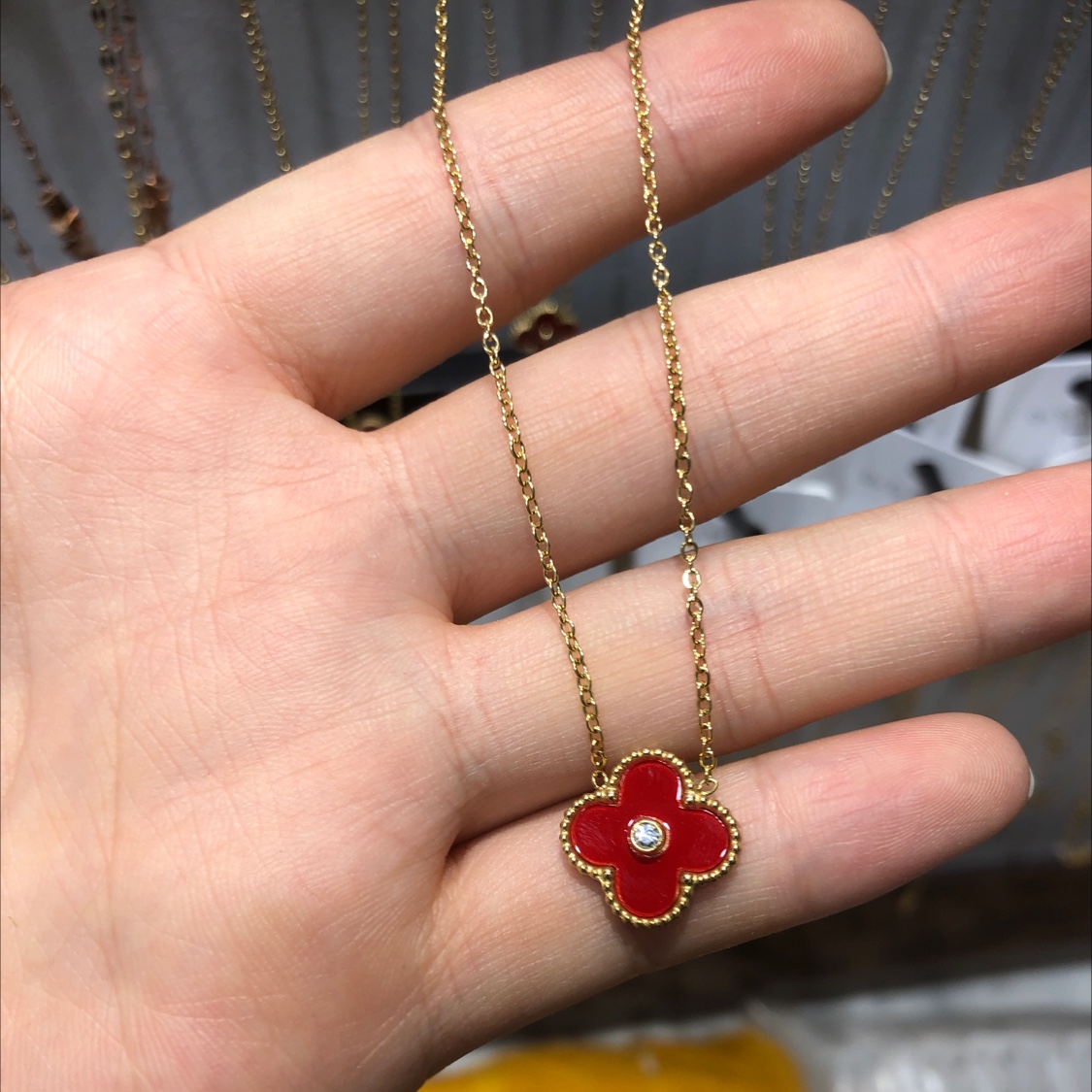 带钻四叶草项链