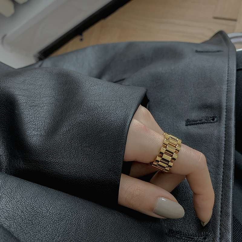 Non-fading strap ring, fashionable and unique square index finger ring for women, light luxury, niche, exquisite and elegant small square ring Item Picture