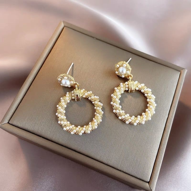 Slimming face earrings, elegant and high-end style, versatile ring ear studs, silver needle new style, 2021 bestseller round face earrings for women 2 Specification image