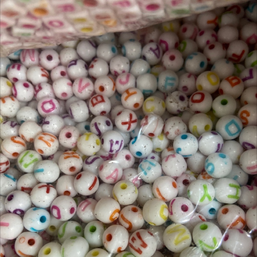 儿童DIY手工串珠亚克力英文字母配件，4x7扁圆7x7正方荧光效果详情图5