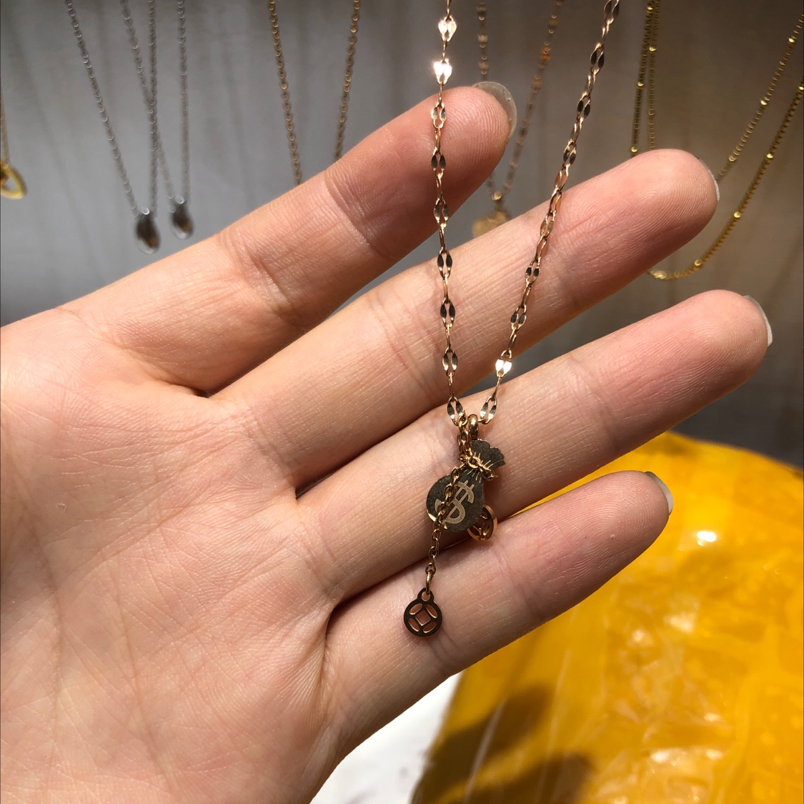 钱袋子吊坠项链