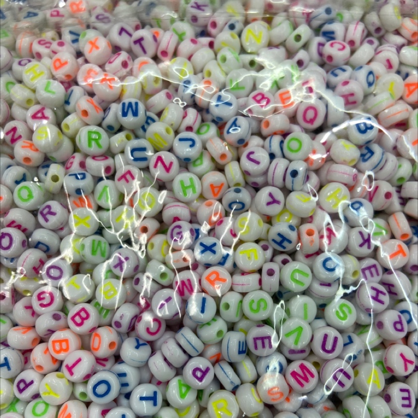 儿童DIY手工串珠亚克力英文字母配件，4x7扁圆7x7正方荧光效果详情图1