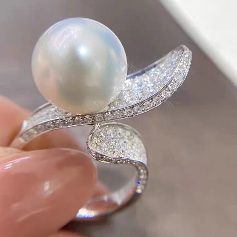 Stylish full zirconium pearl ring