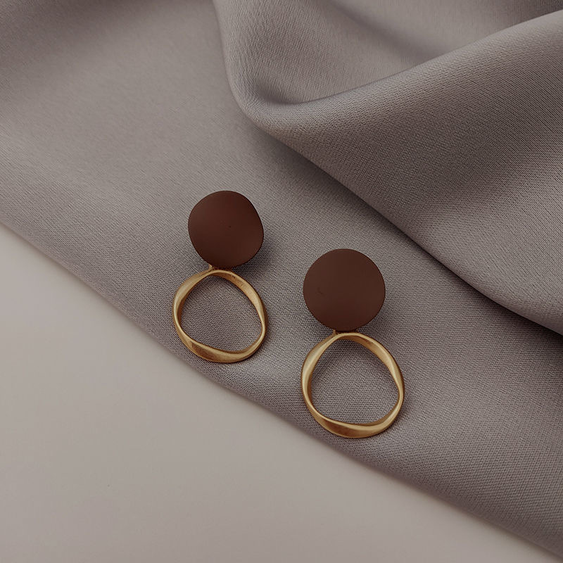 Slimming face earrings, elegant and high-end style, versatile ring ear studs, silver needle new style, 2021 bestseller round face earrings for women 2 Application Scenario
