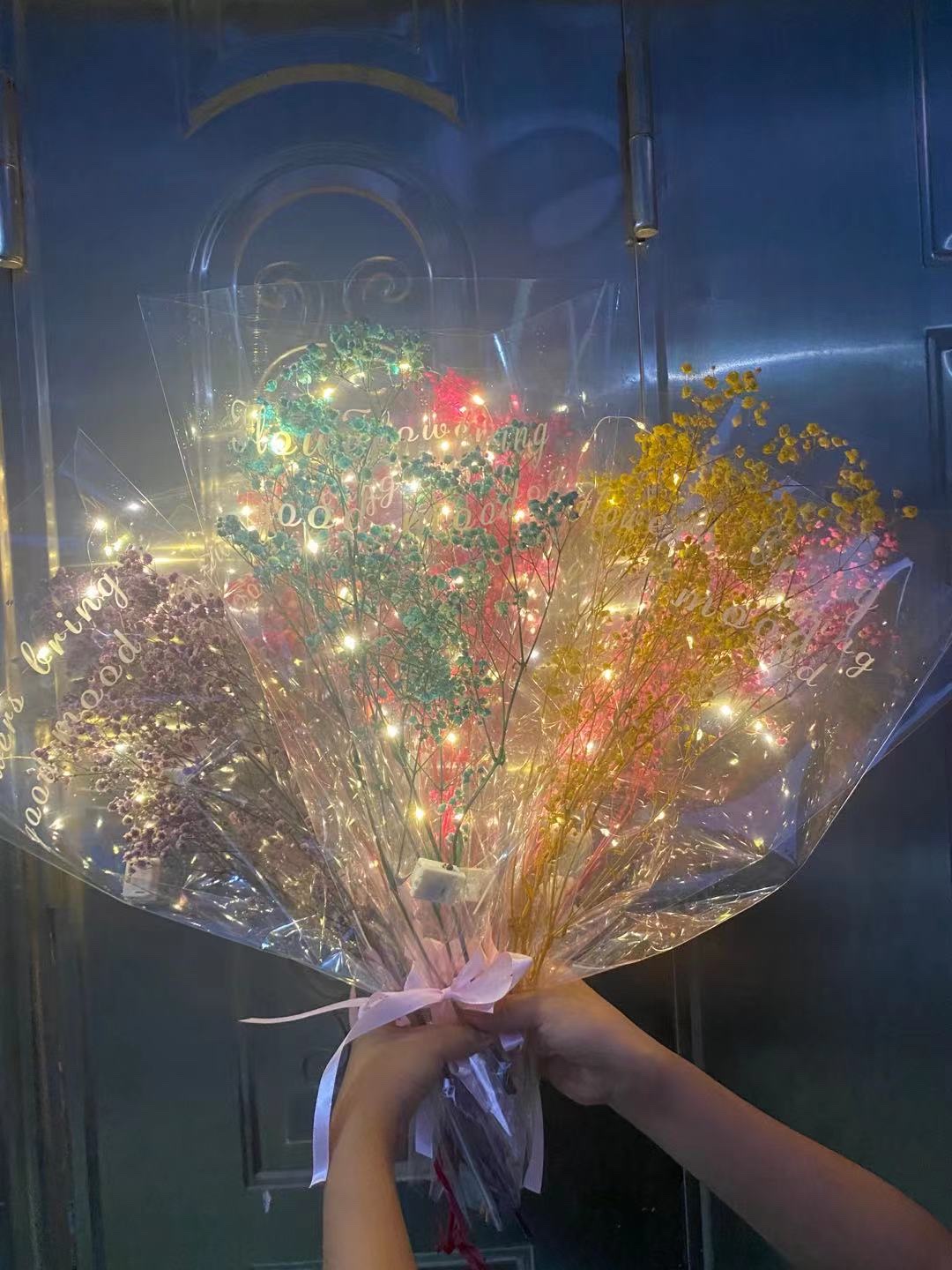 This is a popular gift for girls' birthdays on Teachers' Day and other festivals in foreign trade. It features a bouquet of dried starry flowers with lights. It is a must-have toy for teachers and girls' birthday parties. It is a dried starry flower LED light toy details Picture