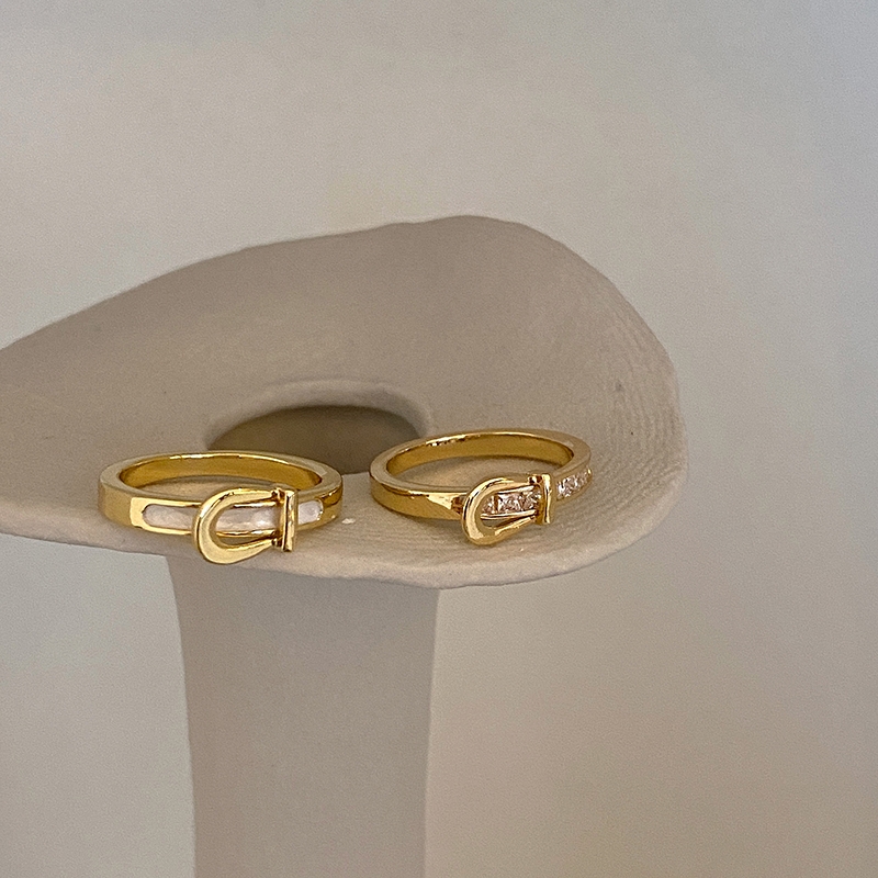 This belt buckle design ring is a fashionable, individualistic, light luxury, niche and exquisite index finger ring with a sense of high-end elegance. It's a perfect summer ring