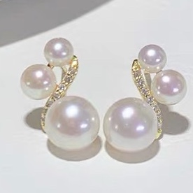Exquisite small zirconium and pearl stud earrings
