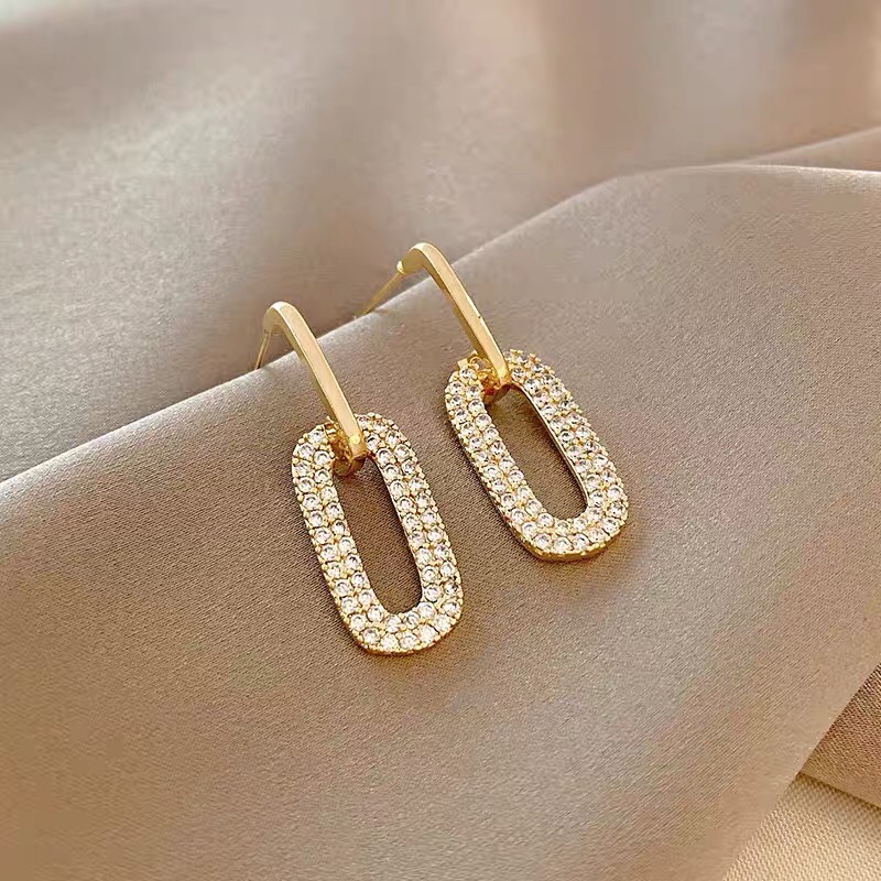 Luxury oval hollow design star luxury fashion personality trend earrings