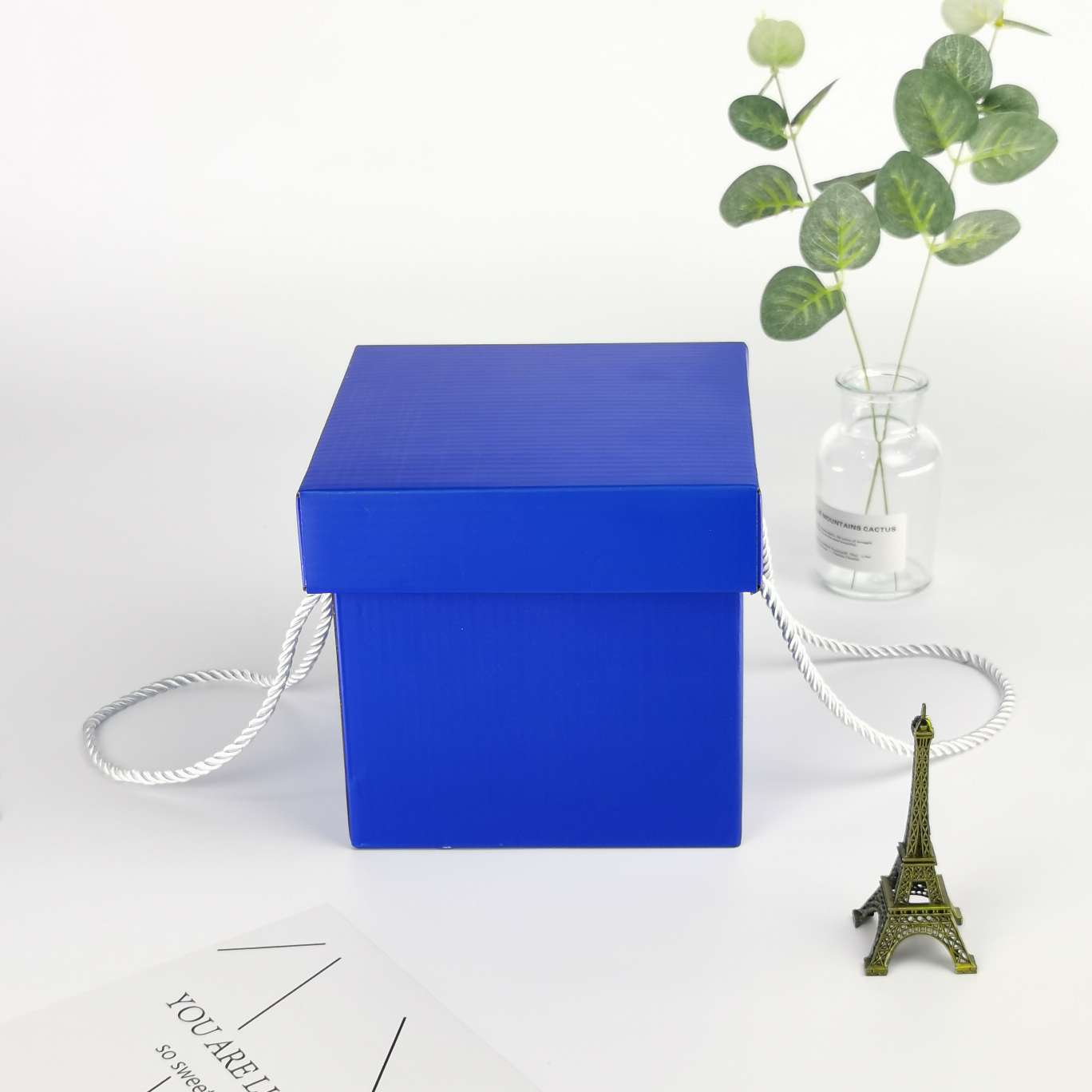 Blue square corrugated box, gift box, wedding candy box, snack box, present box, storage box, birthday gift box details Picture
