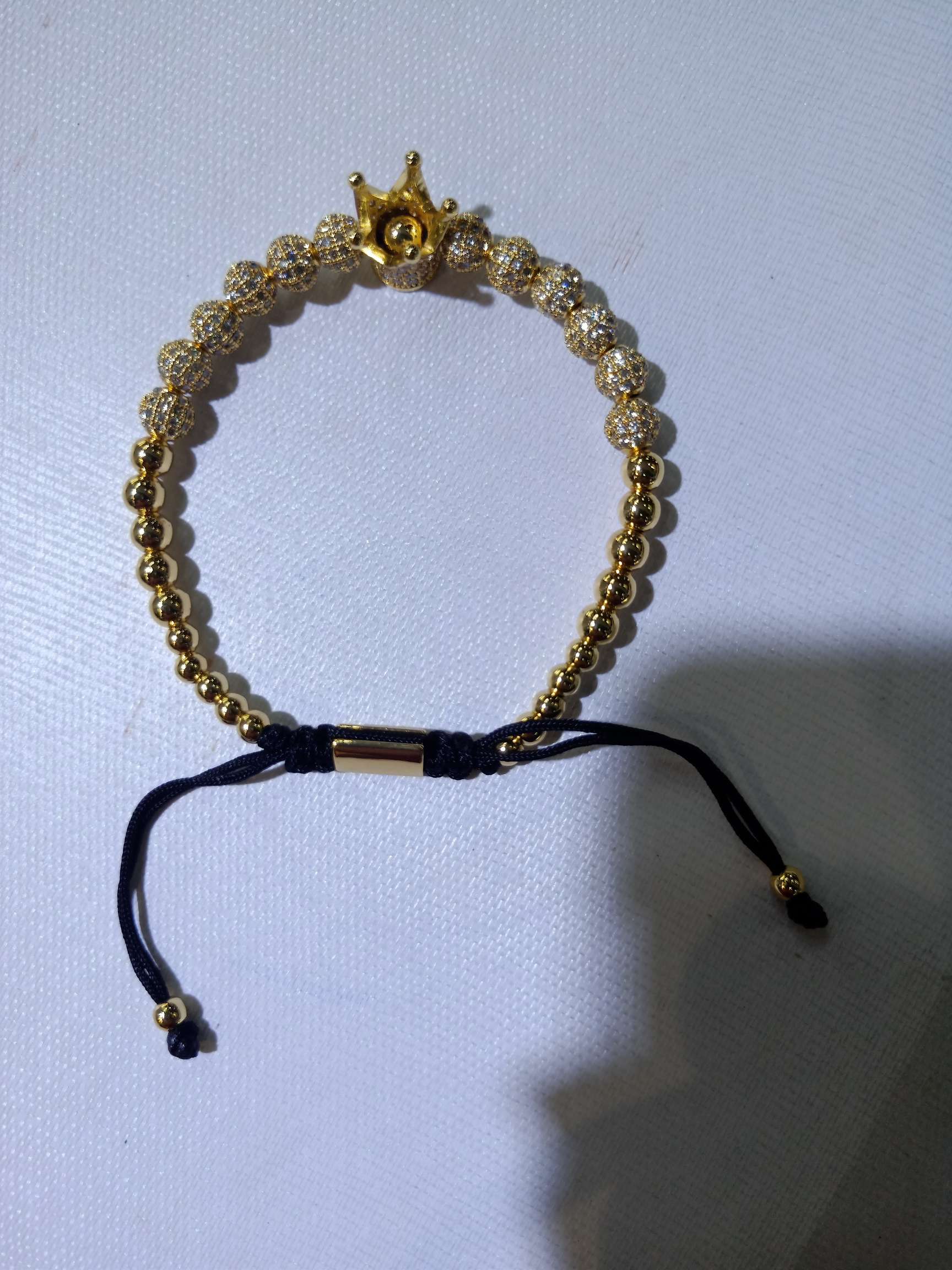 The crown is filled with round beads and the light beads are combined to create a personalized bracelet with adjustable size details Picture