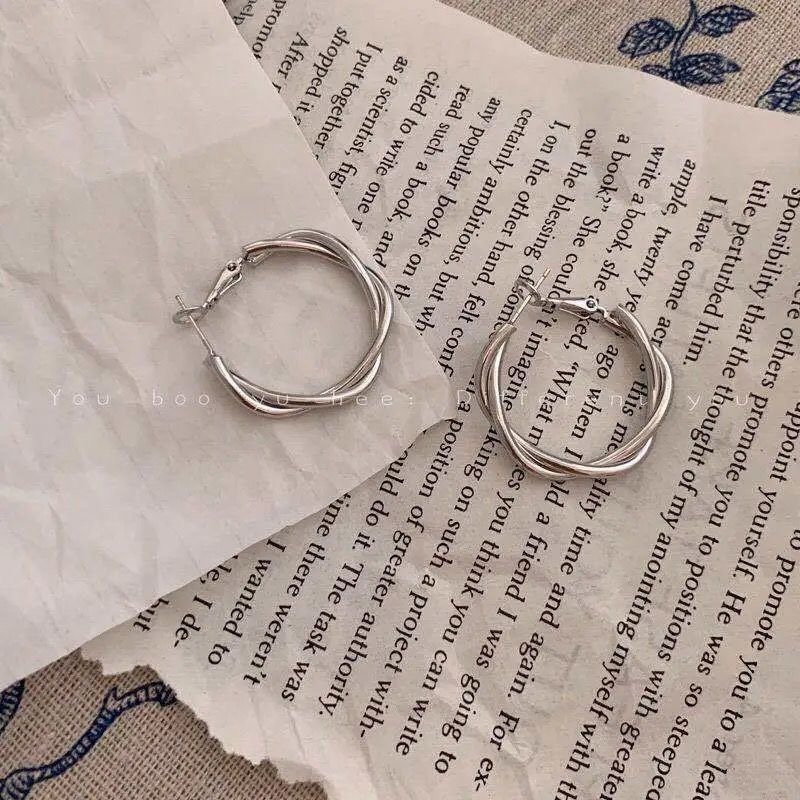 ins Earrings 2021 New Style High-end earrings, European and American exaggerated personality retro Hong Kong style earrings, women with round faces can look slimmer