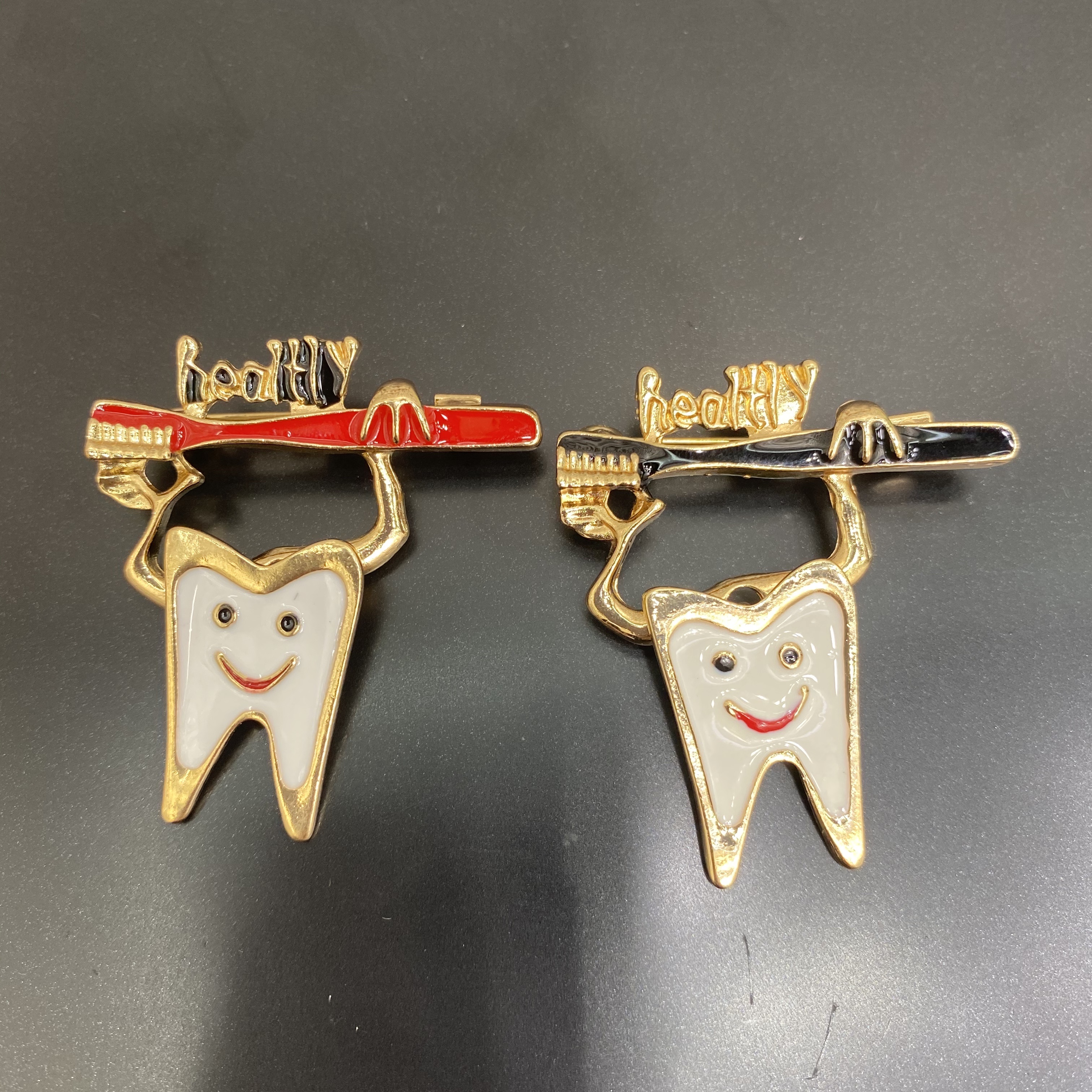 Factory direct sales of cross-border brooches, teeth, toothbrushes and corsages wholesale Specification image