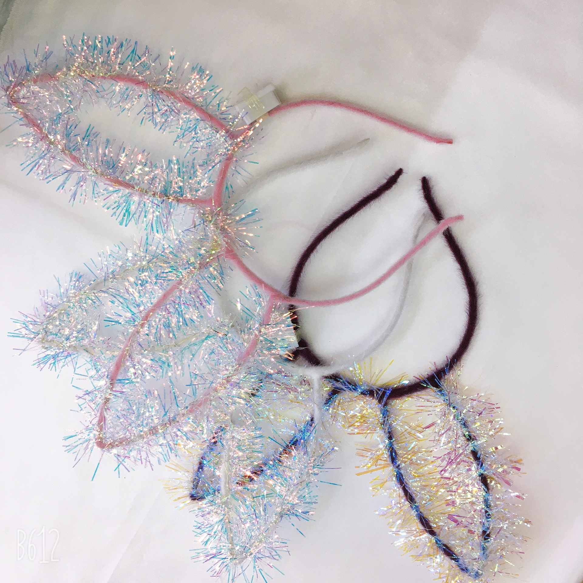 The popular children's hair accessories at the night market, the shining lights at the concert, the golden thread rabbit ear headband Specification image