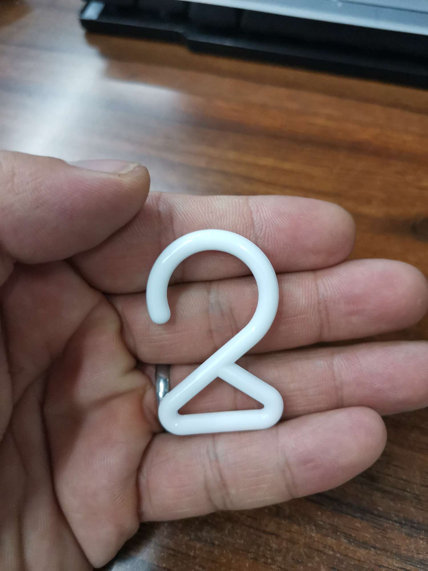 Washbasin bag hooks, two-character hooks, factory direct sales of all kinds of hardware accessories, plastic accessories, pull heart buckles, square buckles, complete colors, numerous types, favorable prices. Welcome to customize with samples. details Picture