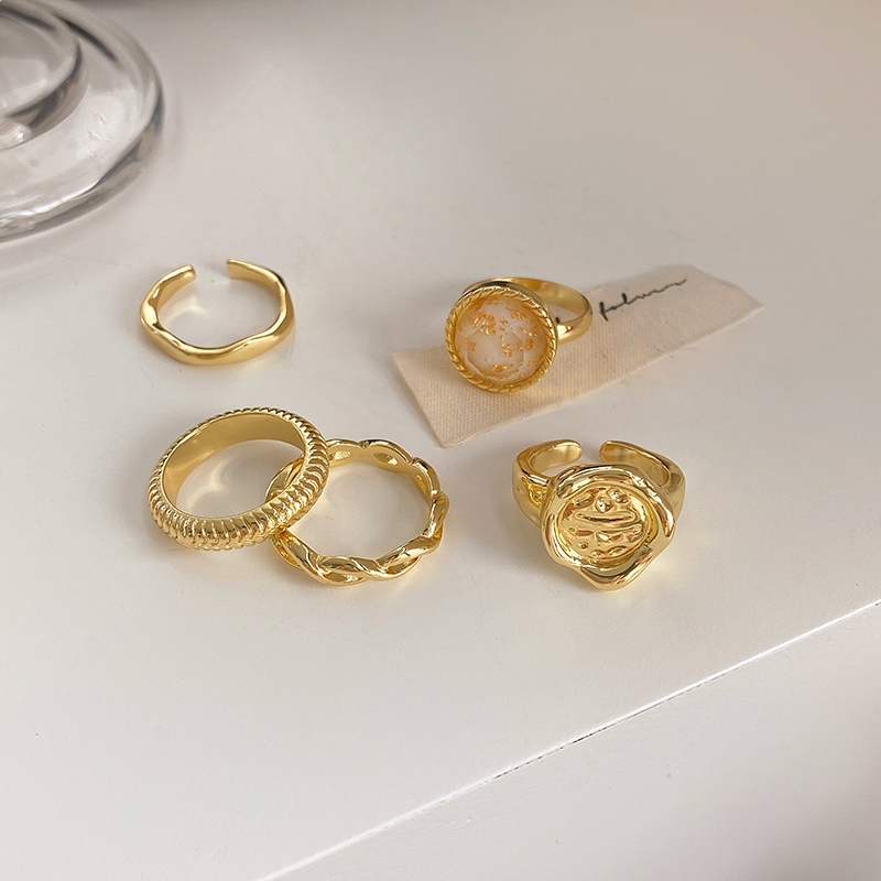 Five-piece set ~ Vintage overlapping ring female fashion personality light luxury niche delicate index finger ring senior sense set ring