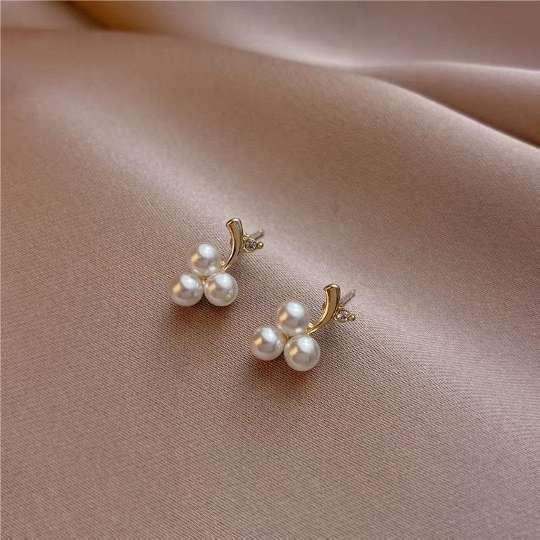 Grape-style stud earrings details Picture