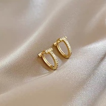 European and American fashion brands simple niche design exquisite elegant earrings.